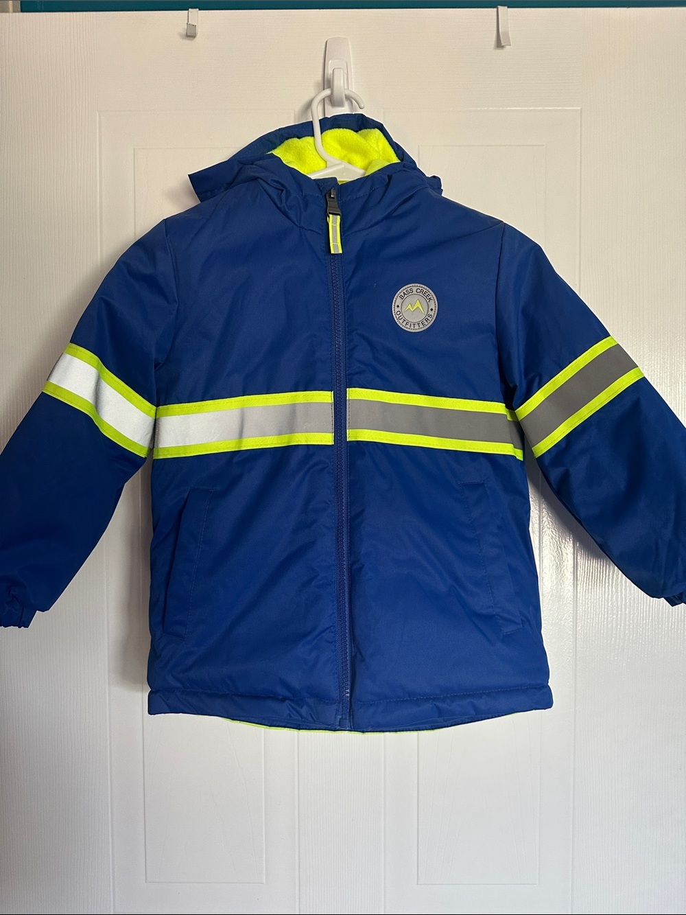 NWOT Kids Blue Puffy Winter Coat with Neon Lime Reflective Stripes 🫥